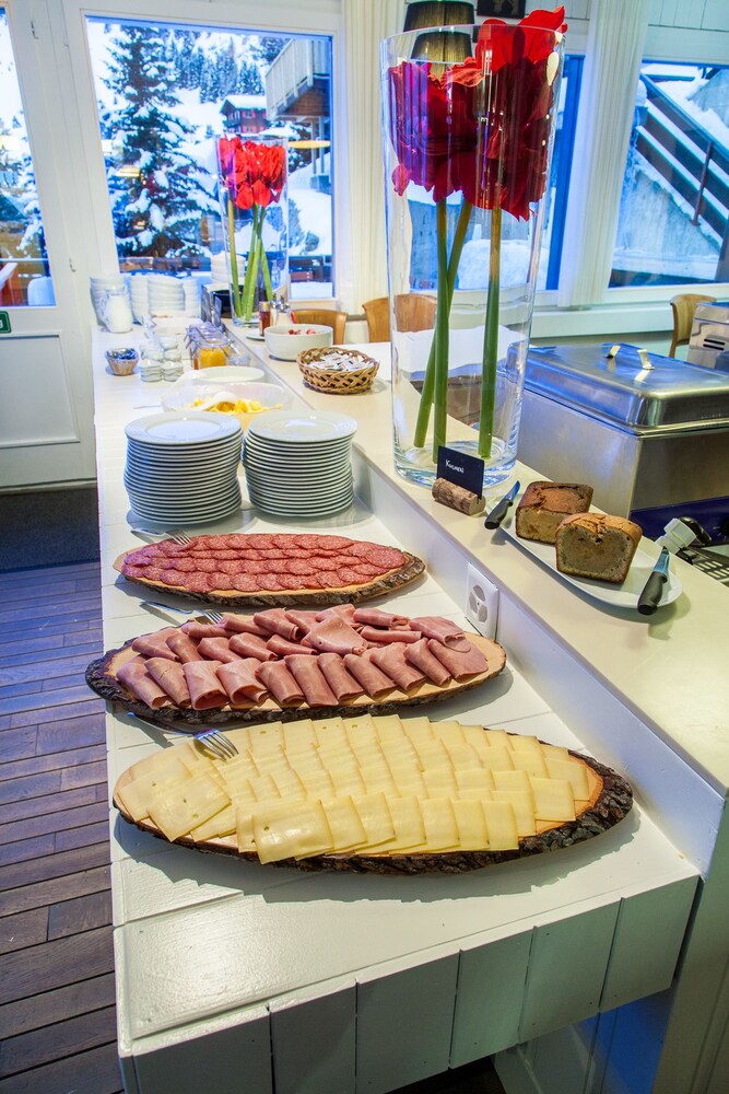 le petit-déjeuner buffet