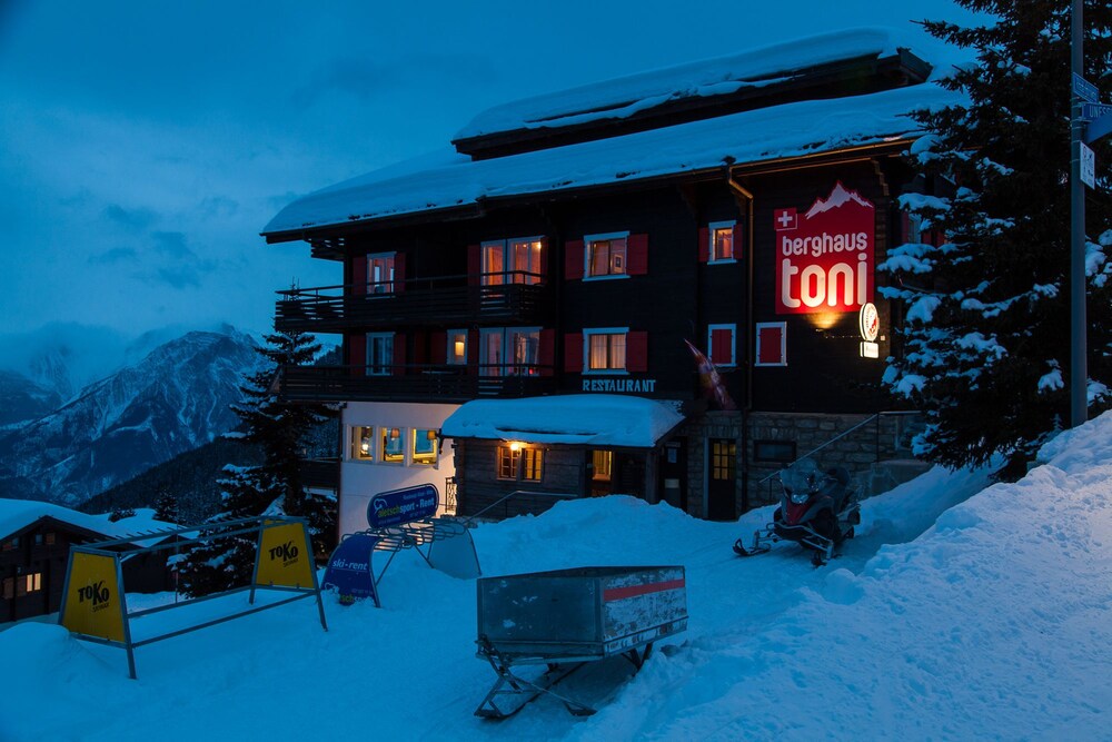 Façade de l'hôtel - Soir/Nuit