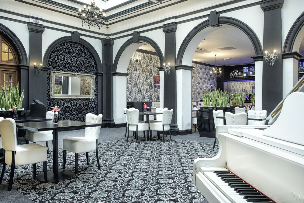 Hotel Bar