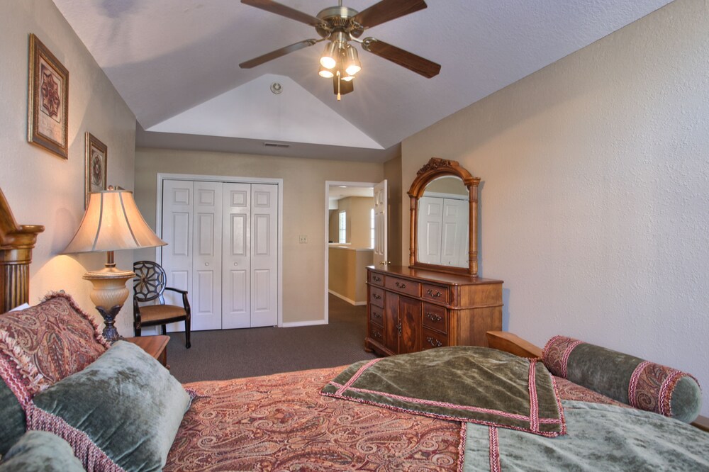Two Bedroom Condo - Guestroom