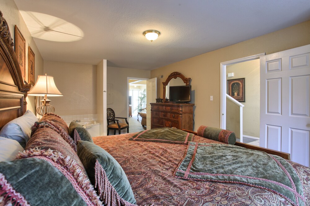 Two Bedroom Condo - Guestroom