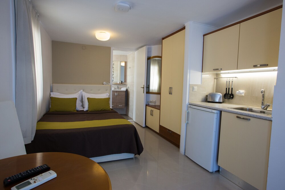 Economy Double Room, Sea View - Guestroom