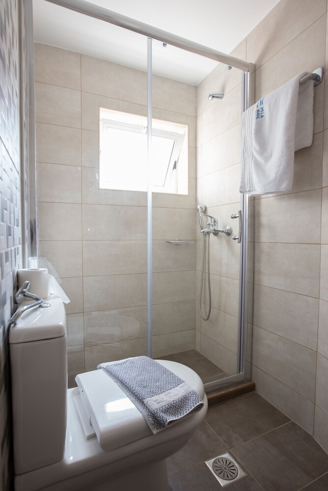 Economy Double Room, Sea View - Bathroom
