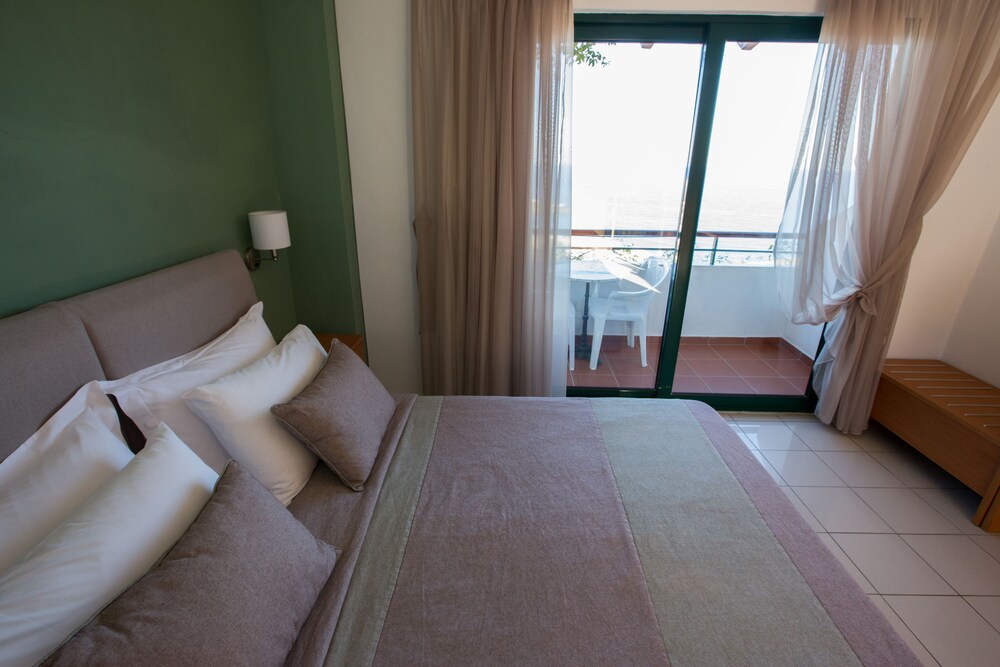 Economy Double Room, Sea View - Guestroom