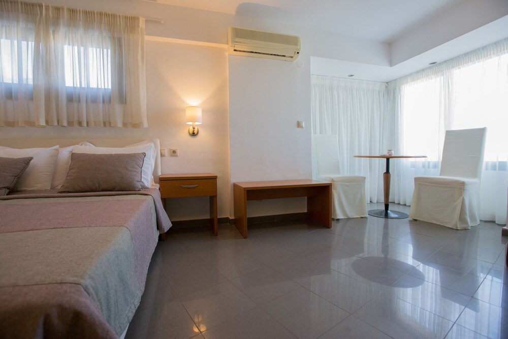 Economy Double Room, Sea View - Living Room