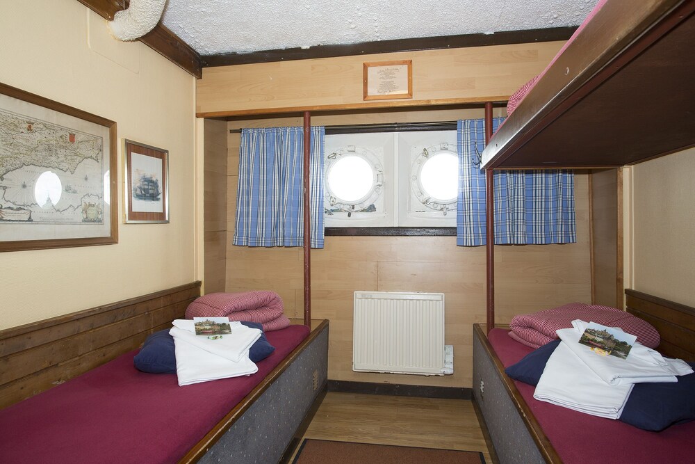 Gästrum (Economy trippelrum - delat badrum (Cabin on Boat))