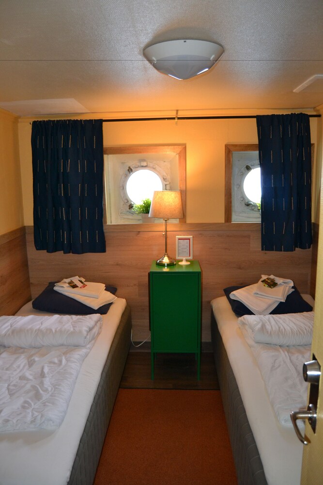 Gästrum (Basic tvåbäddsrum - 2 enkelsängar - delat badrum (Cabin on boat ))