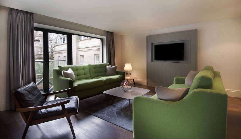 2 Bedrooms Capital Apartment Sleeps 5 - Guestroom