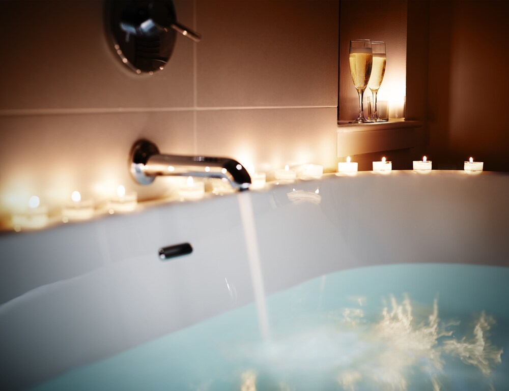 Deep Soaking Bathtub