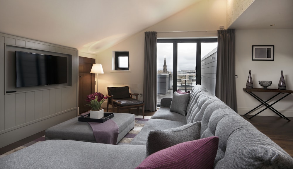 1 Bedroom Penthouse - Living Area