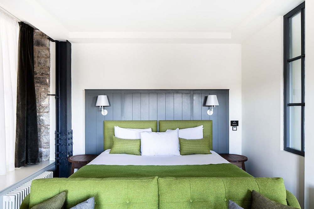 2 Bedroom Signature Apartment, City View - Guestroom View