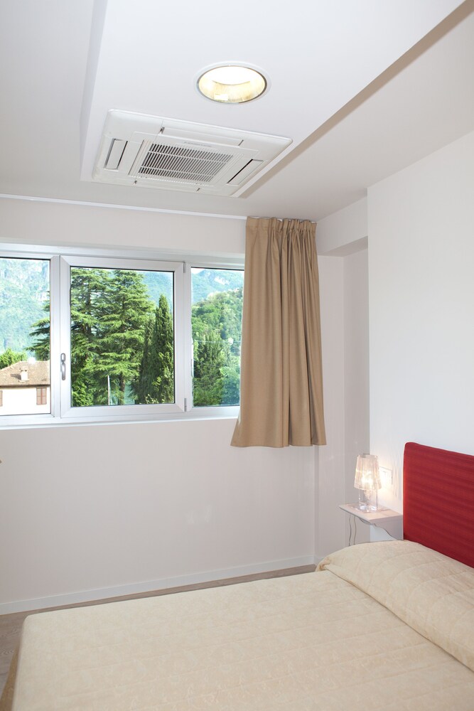 Apartment, Balcony, Partial Lake View - Guestroom