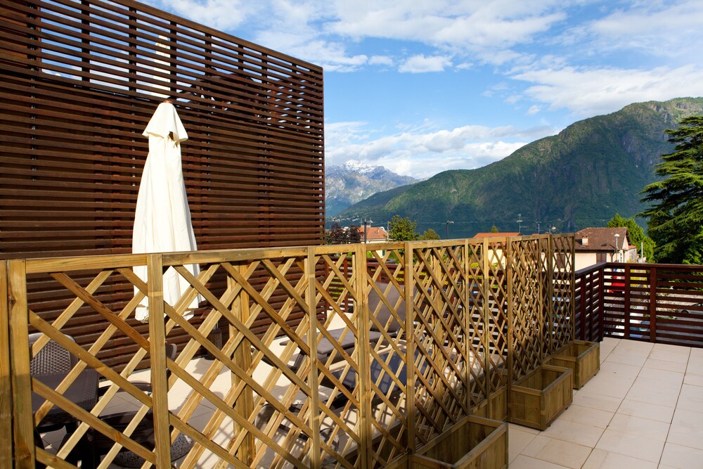 Apartment, Balcony, Partial Lake View - Terrace/Patio