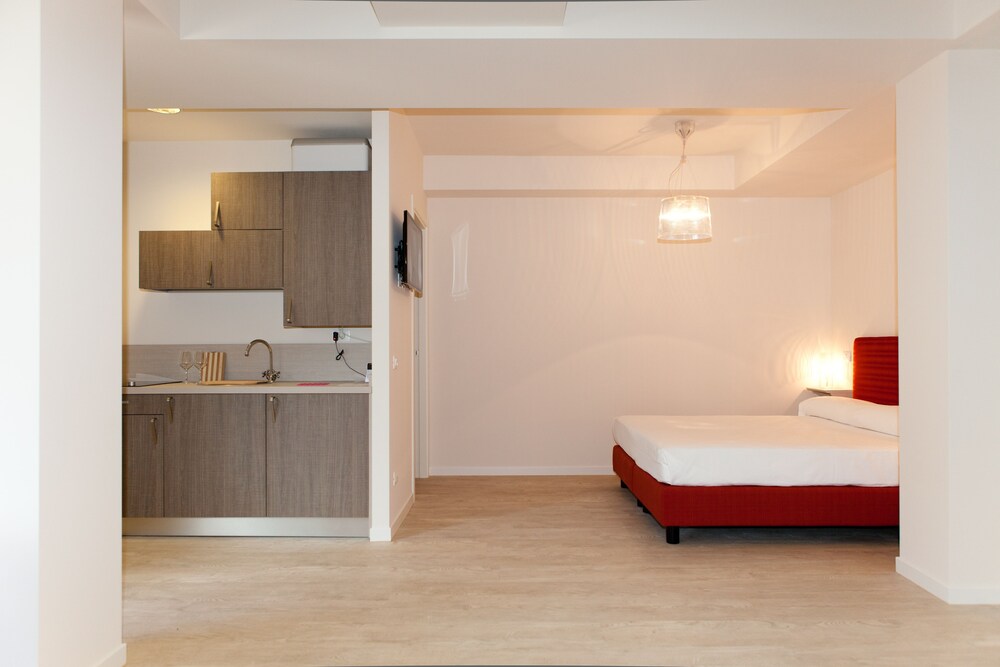 Apartment, Balcony, Partial Lake View - Guestroom