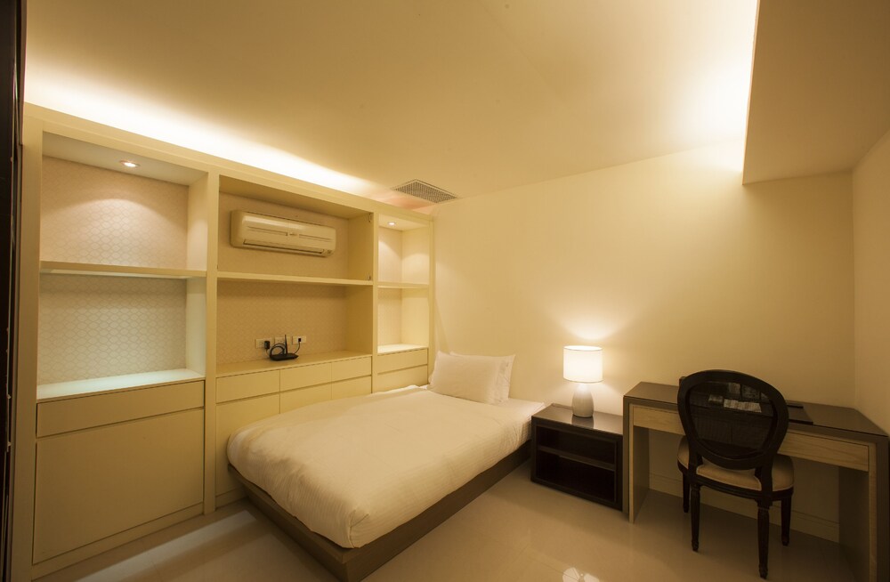 객실 내 편의 시설 (패밀리 스위트 (basement, rollaway bed for 7th pax))