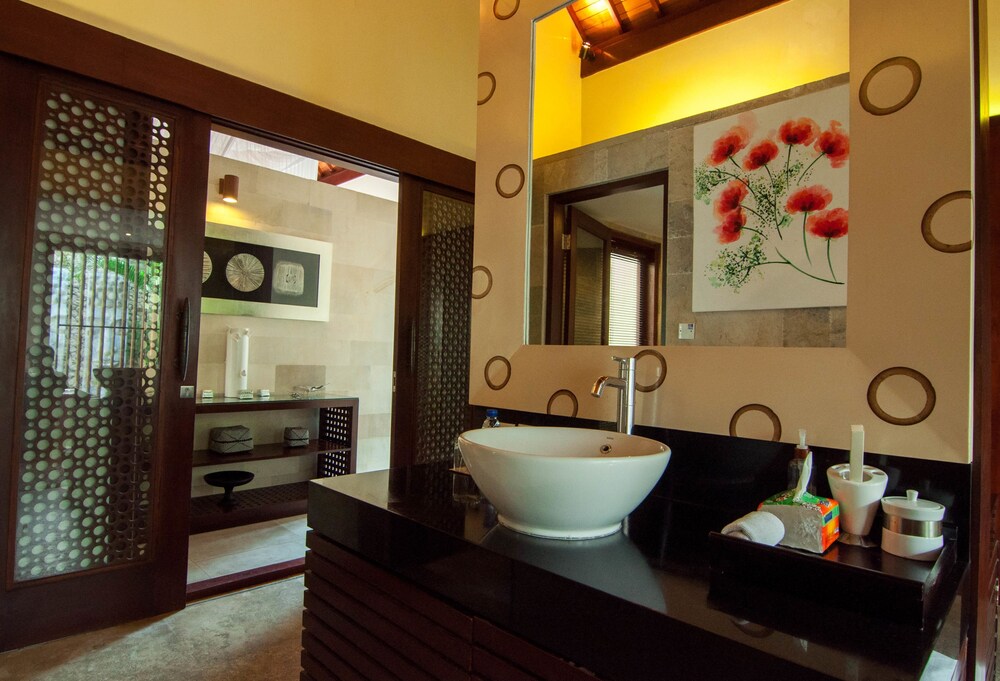 Luxury One Bedroom Villa - Bathroom