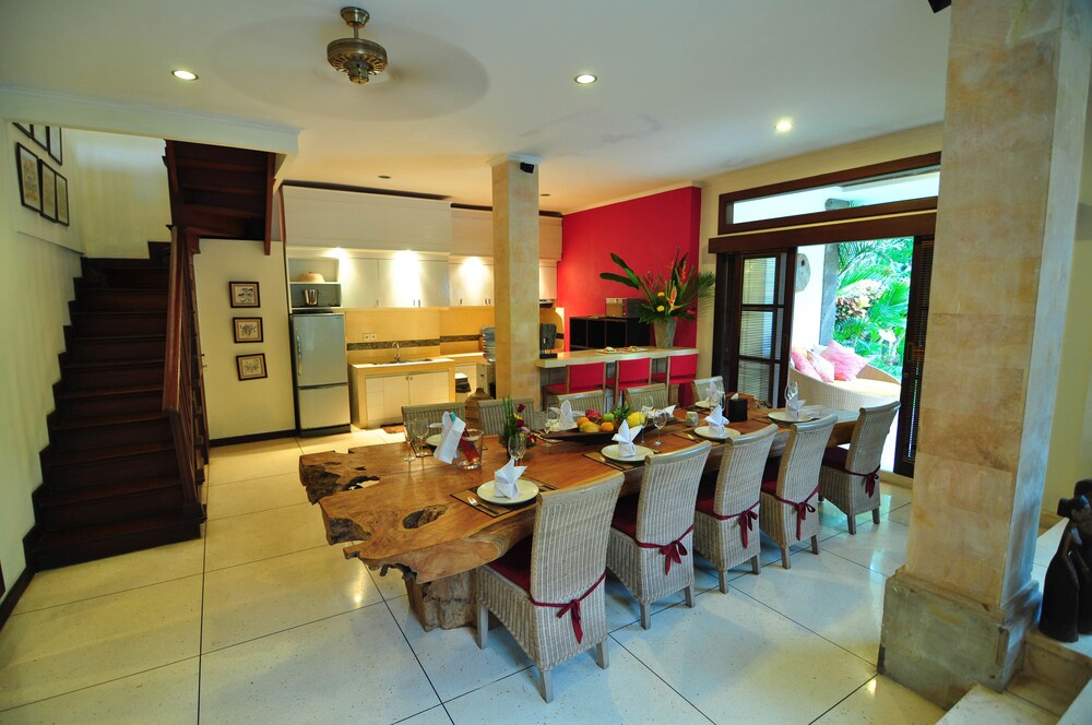 Arwana 4 Bedroom - In-Room Dining