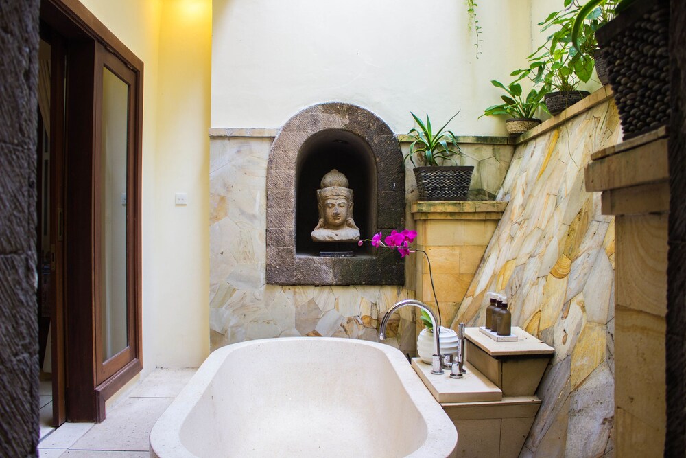 Arwana 4 Bedroom - Bathroom