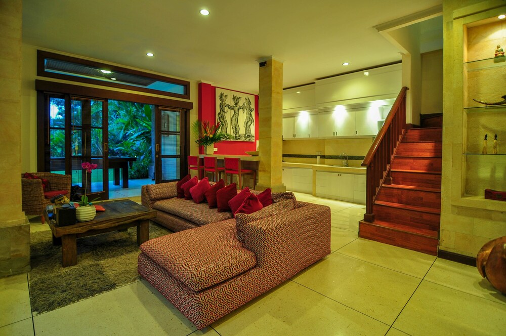 Arwana 4 Bedroom - Living Room