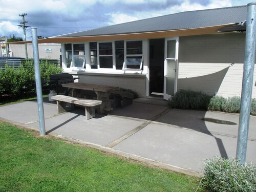 Owls Nest Motel