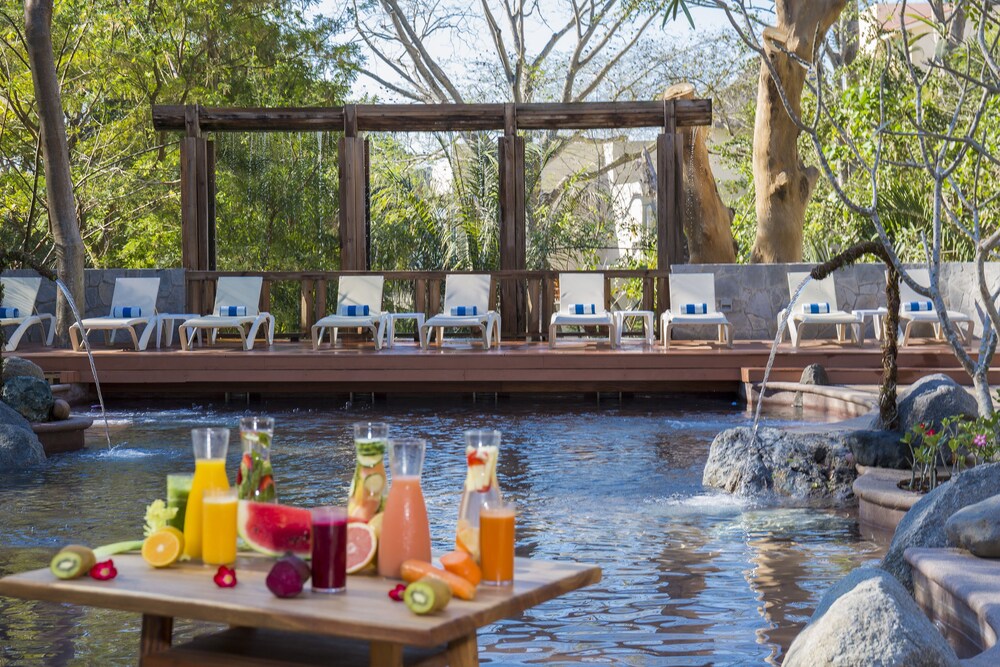 Poolside Bar