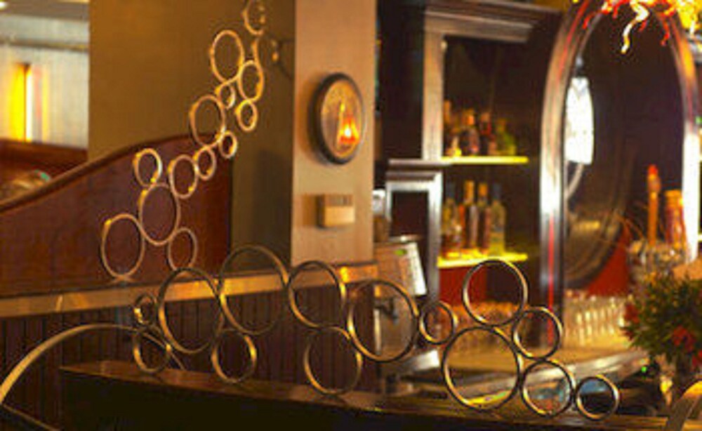 Hotel Bar