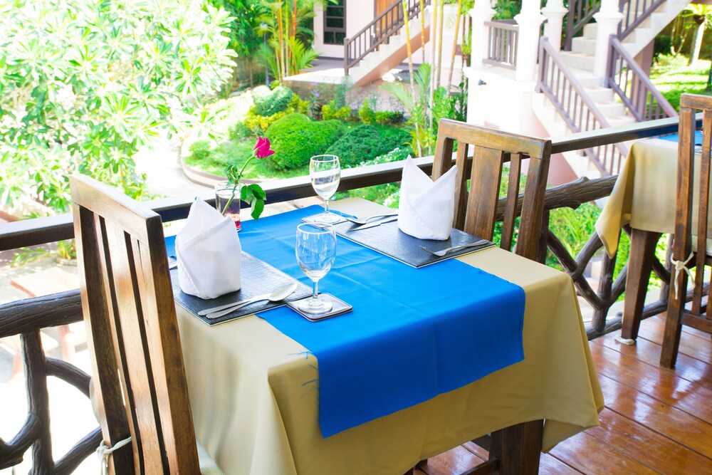 Couples Dining