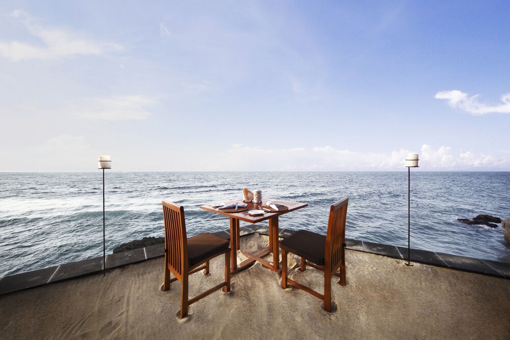 Tempat Makan Luar Ruangan