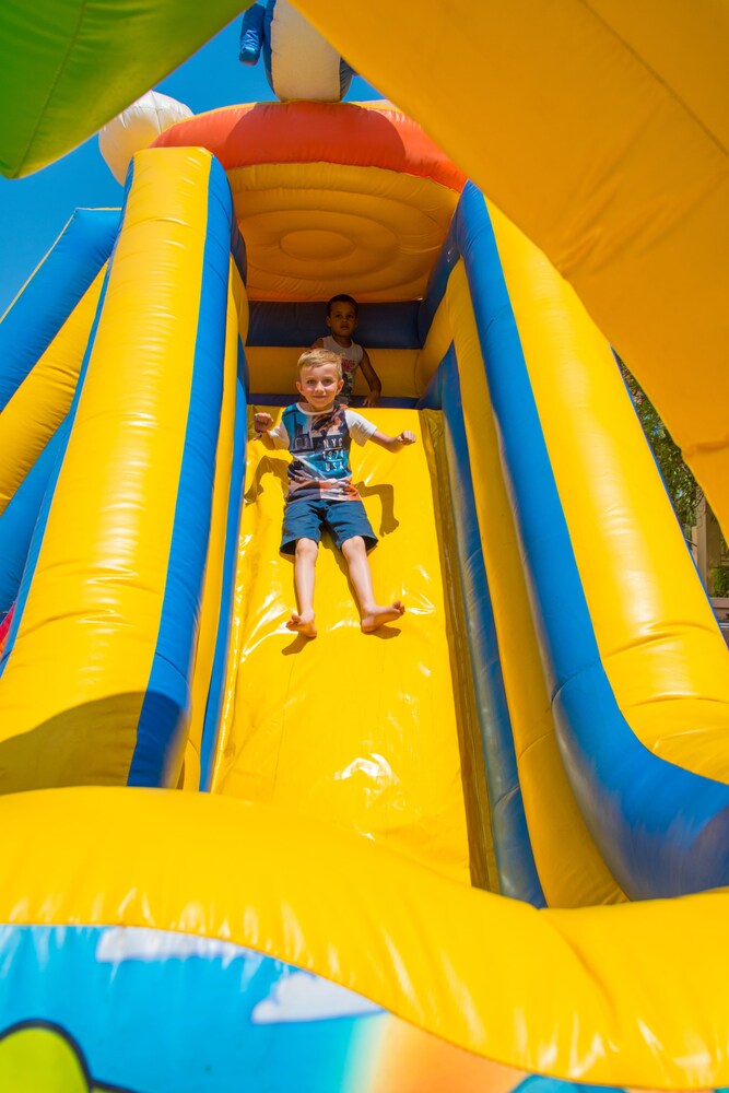 Area giochi per bambini (all'aperto)
