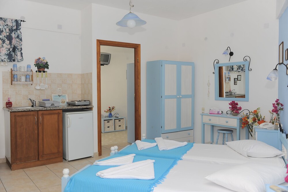 Family Apartment - In-Room Kitchenette