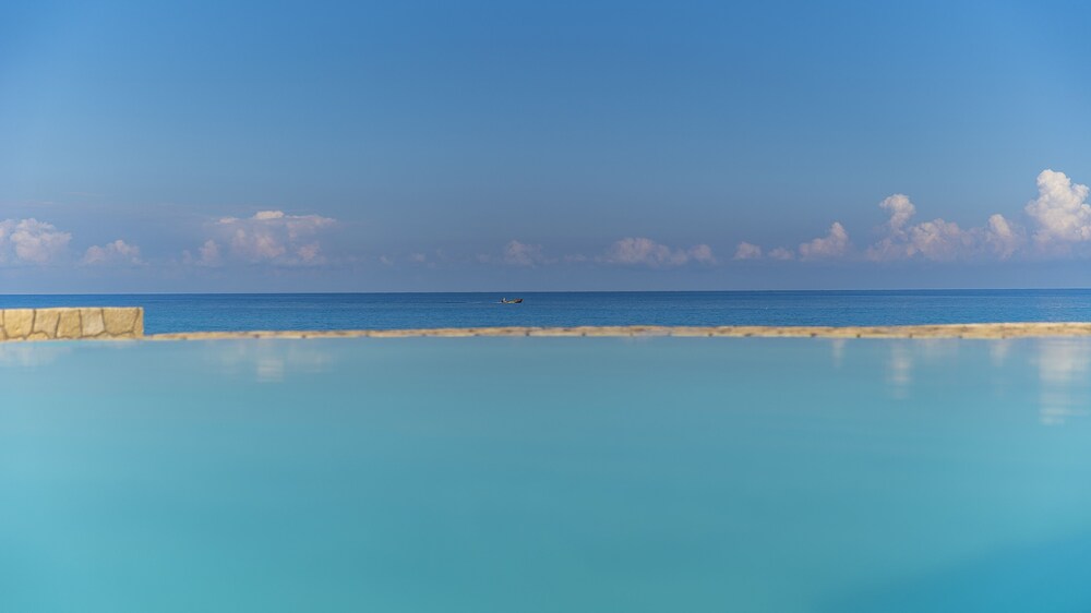 Infinitypool