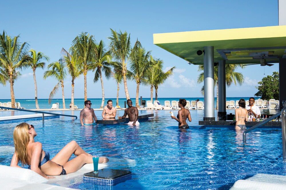 Poolside Bar