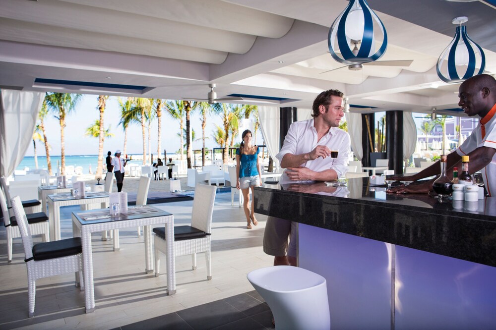 Hotel Bar