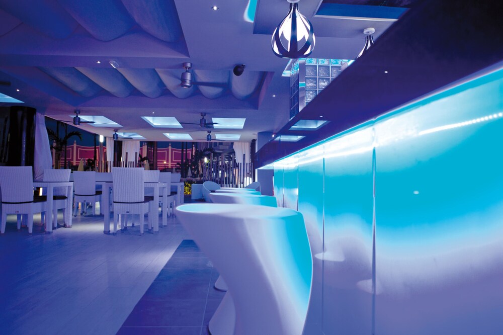 Hotel Bar