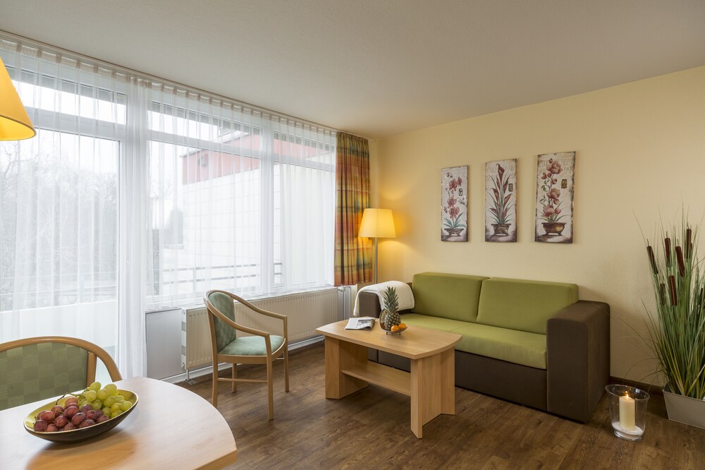 Wohnbereich (2-Zimmer Standard Apartment)