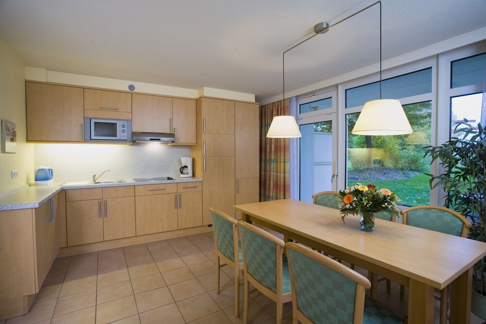 Küche im Zimmer (4-Zimmer Gartenapartment )
