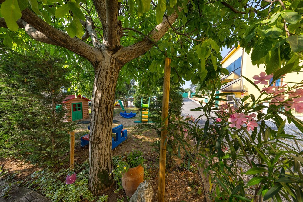 Childrens Play Area - Outdoor