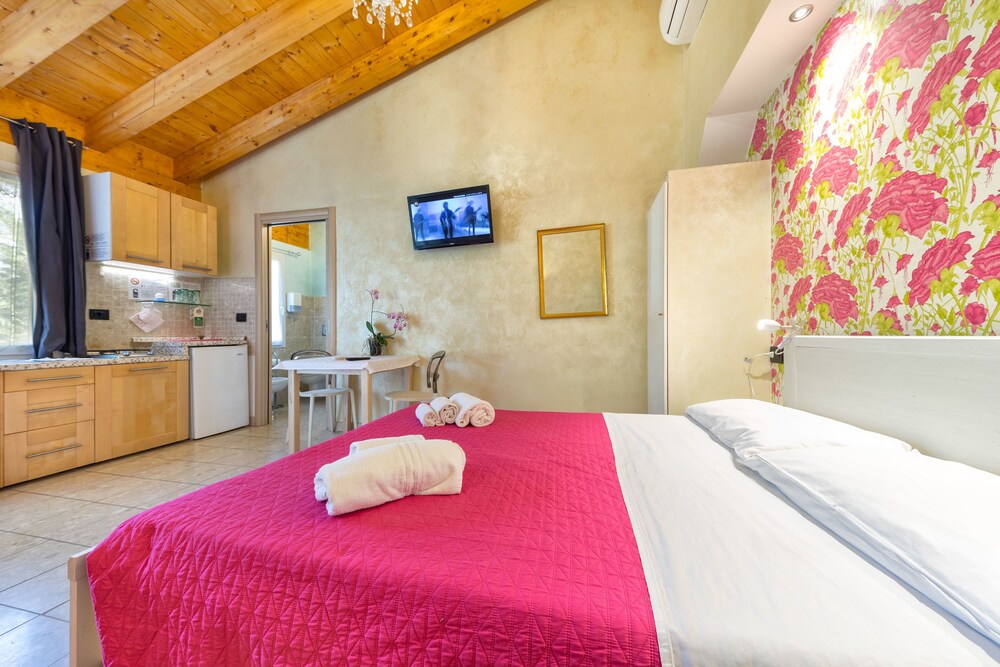 Economy Studio - Guestroom