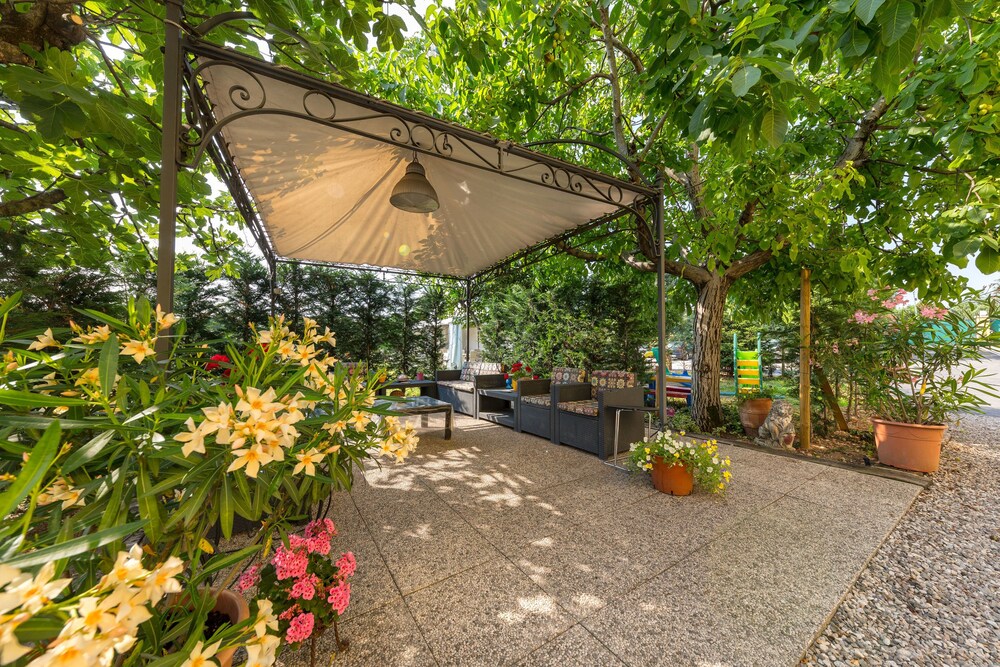 Outdoor Banquet Area
