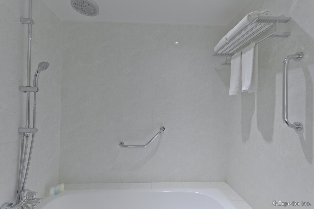 Deep Soaking Bathtub