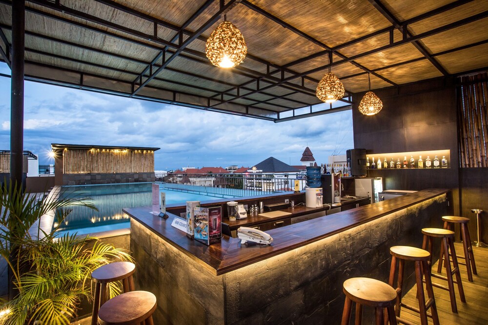 Hotel Bar