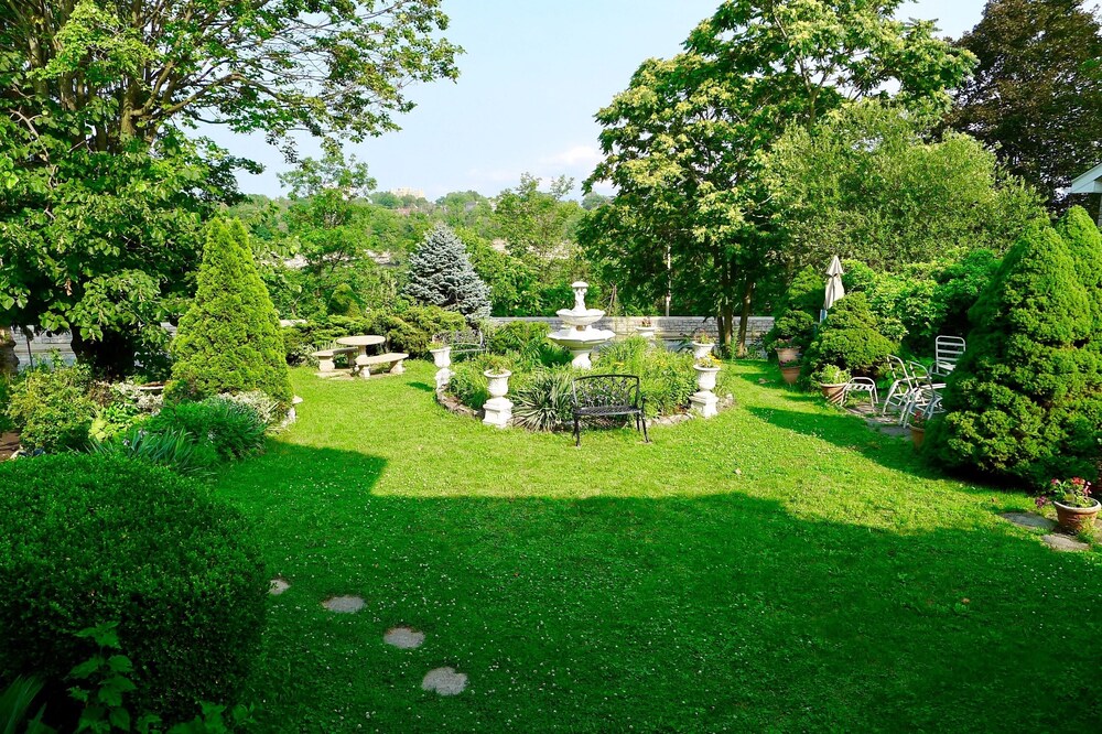 Courtyard View