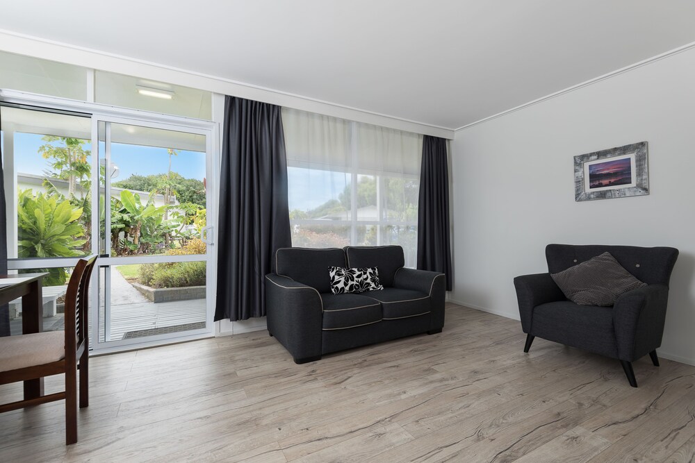 Apartment, 2 Bedrooms - Living Room