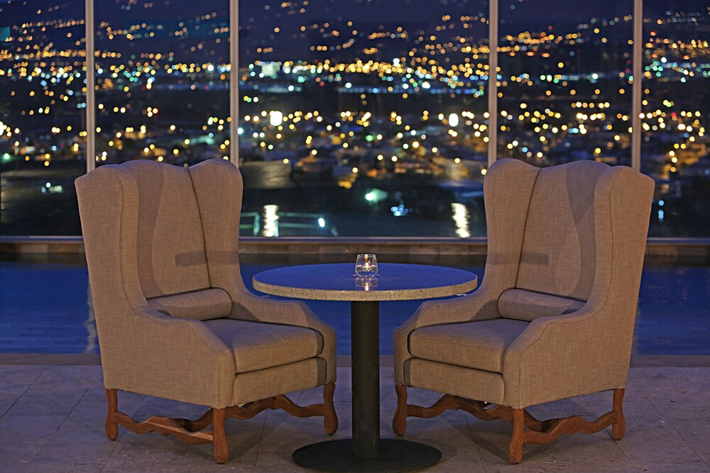 Poolside Bar