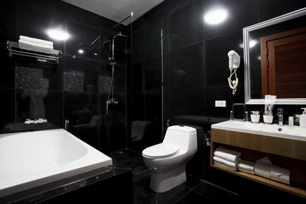 ห้องน้ำ (Junior Suite 1 King Bed Ocean View)