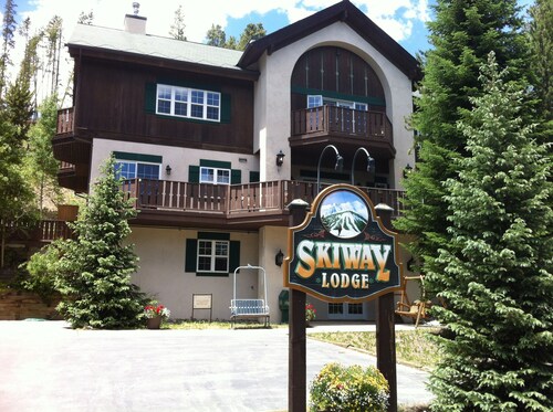 SkiWay Lodge