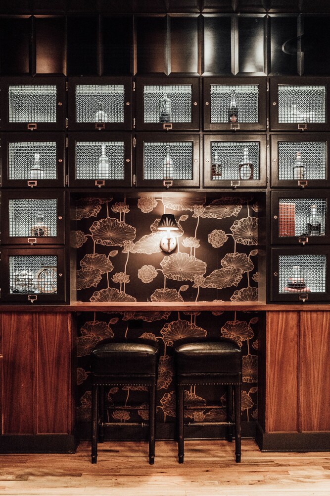 Hotel Bar
