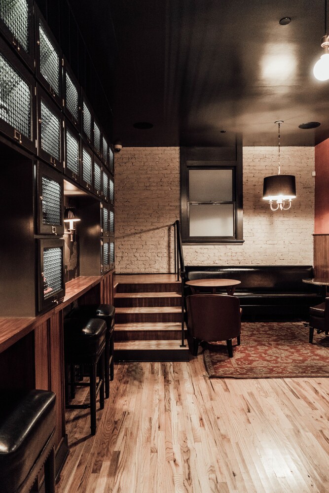 Hotel Bar