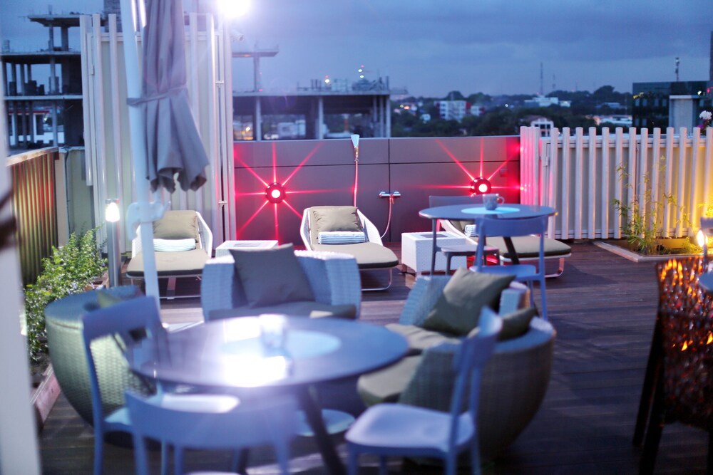 Poolside Bar