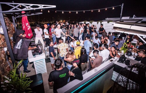 Gatto Blanco Party Hotel